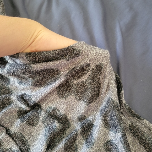Susan graver NIB leopard print cardigsn black and grey with pockets womans Large - Picture 7 of 9